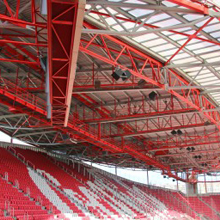 108 coaxial, horn-loaded EVH loudspeakers flown from the stadium roof provide homogeneous and powerful coverage of the stands and playing area